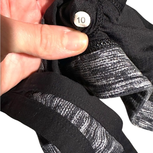 LULULEMON Black and Gray Sports Bra with rose gold zipper and mesh details 10 - Picture 6 of 7